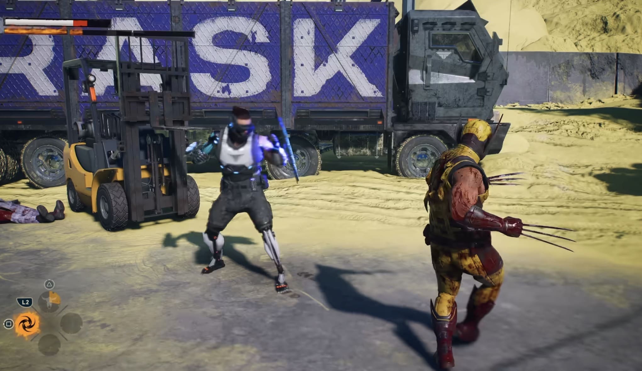 Il supereroe Wolverine sguaina gli artigli e si prepara a tirare un colpo a un soldato nemico in guardia in una scena del videogioco omonimo.