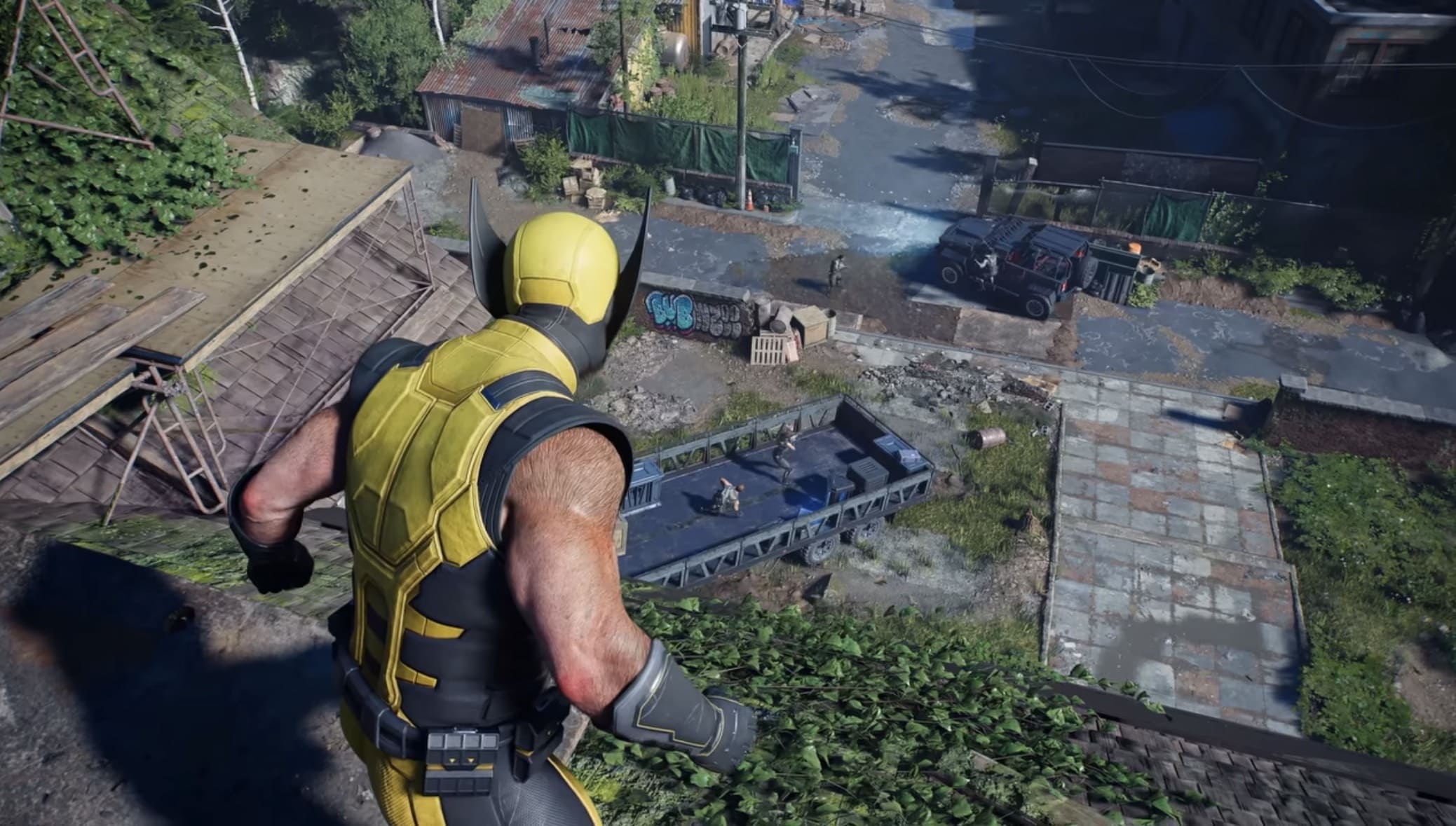 Il supereroe Wolverine scruta dall'alto un campo con soldati e mezzi nemici in una scena del videogioco omonimo.