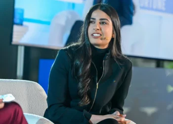 La CEO di Xbox, Asha Sharma, inquadrata in primo piano mentre parla durante un'intervista rilasciata a Fortune