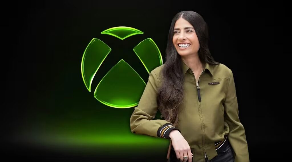 Il CEO di Xbox Asha Sharma rappresentata di fianco al nuovo logo Xbox di un verde brillante